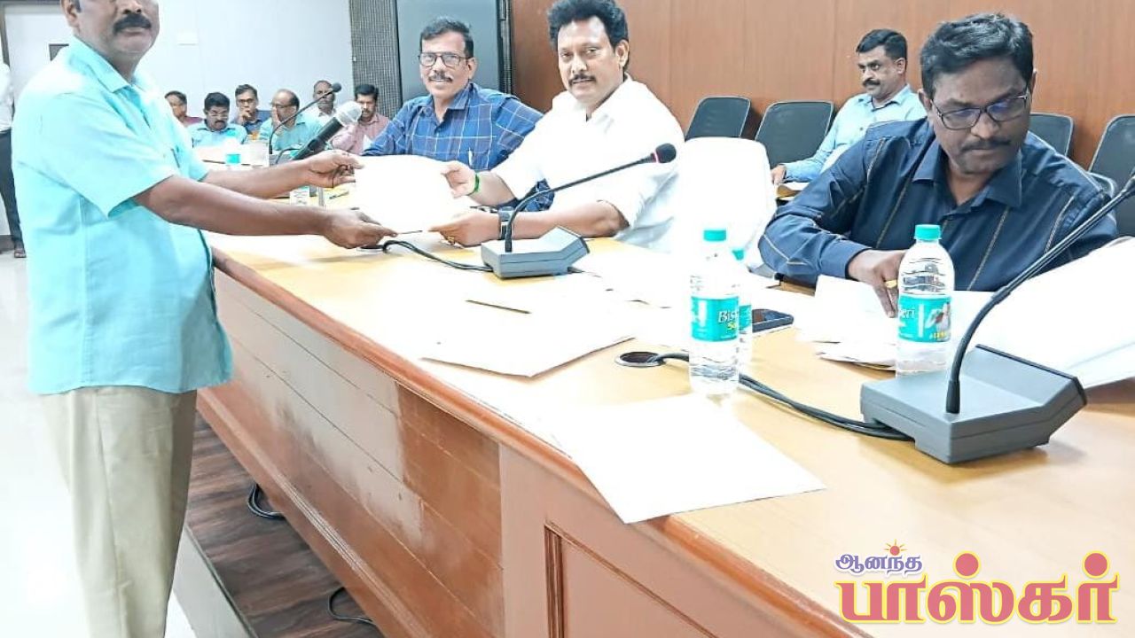 டெட் தேர்வில் விலக்கு கோரி பள்ளிக்கல்வி அமைச்சரிடம் அனைத்து ஆசிரியர் கூட்டமைப்பு பொதுச் செயலாளர் வீரமணி கோரிக்கை மனு அளித்தார் 