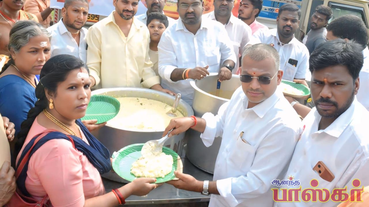 வேலூர் ஸ்ரீ ஜலகண்டேஸ்வரர் கோயிலில் நடந்த திருக்குடை ஊர்வலத்தில் தவெக அன்னதானம் வழங்கல்!